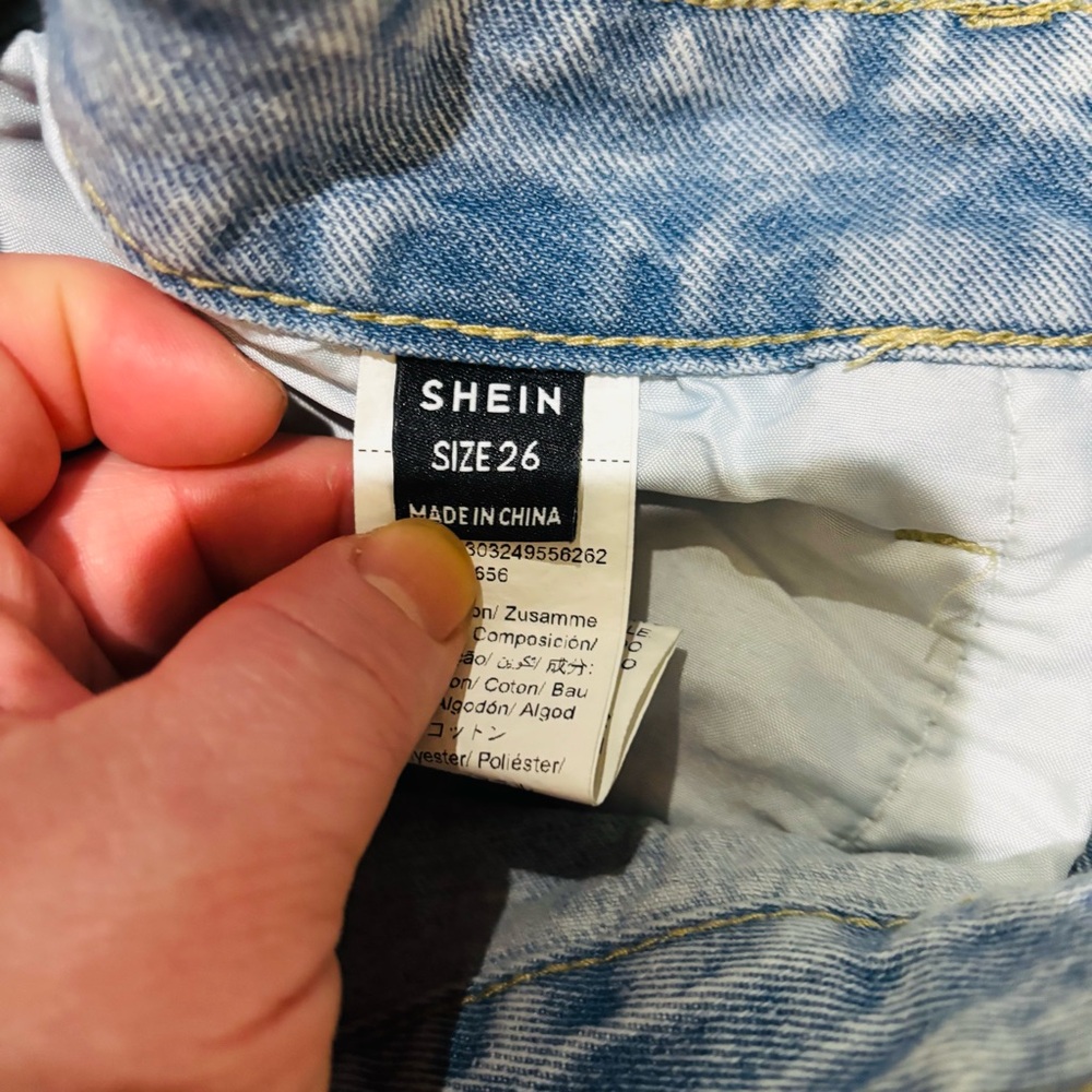 Shein High-Rise Distressed Light Wash Denim Shorts Sz 26 - Picture 4 of 5